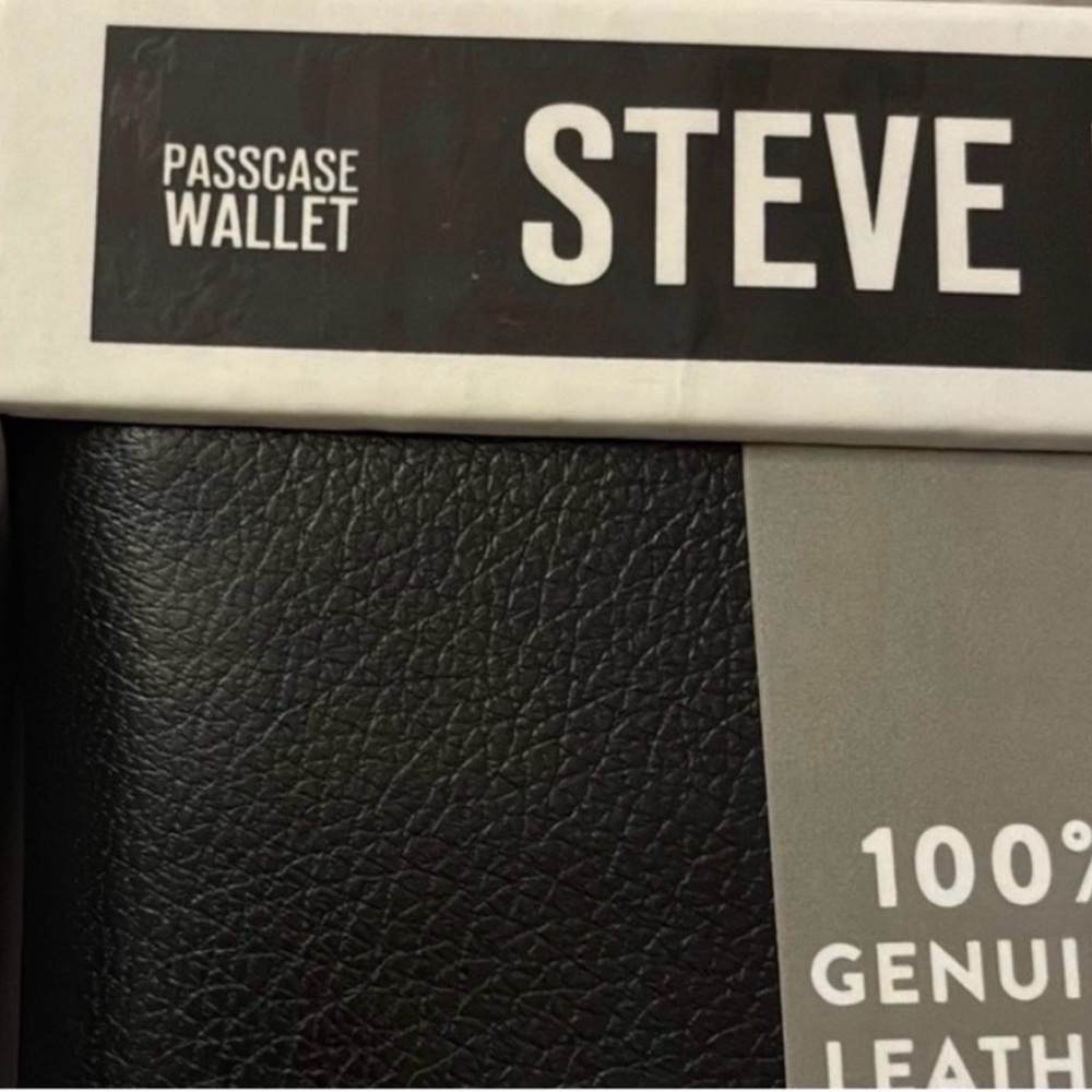 Steve Madden Black Genuine Leather Card Holder - Picture 6 of 6